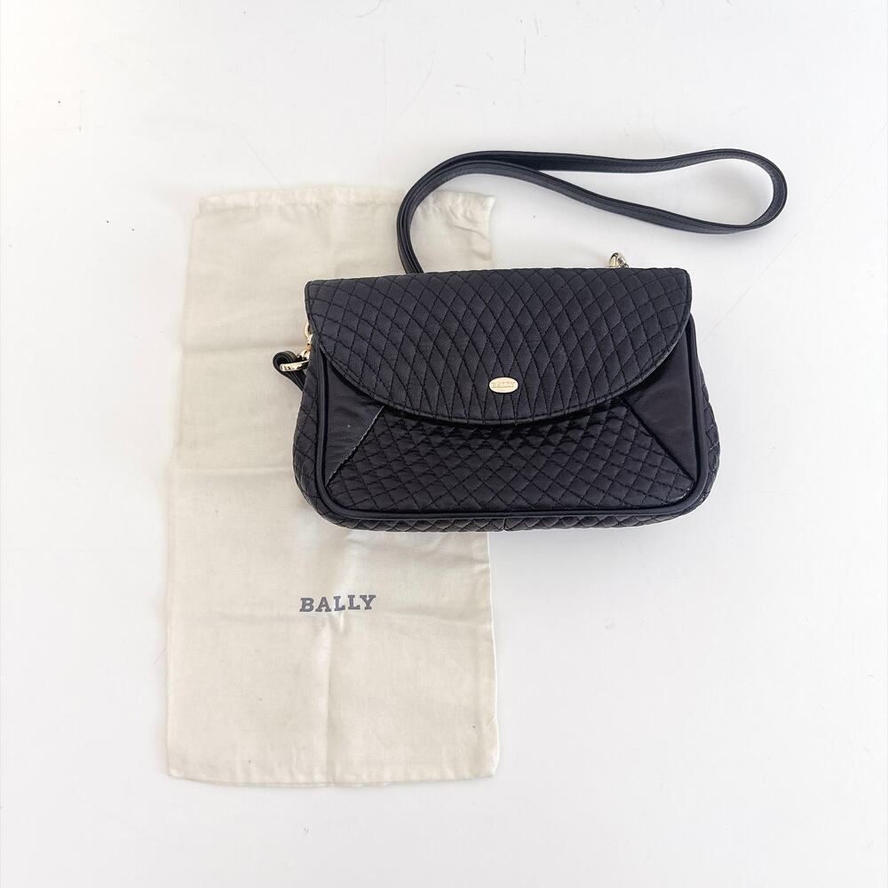 VINTAGE BALLY BLACK QUILTED LEATHER FLAP SHOULDER BAG - GOLD CHAIN-LINK ACCENTS